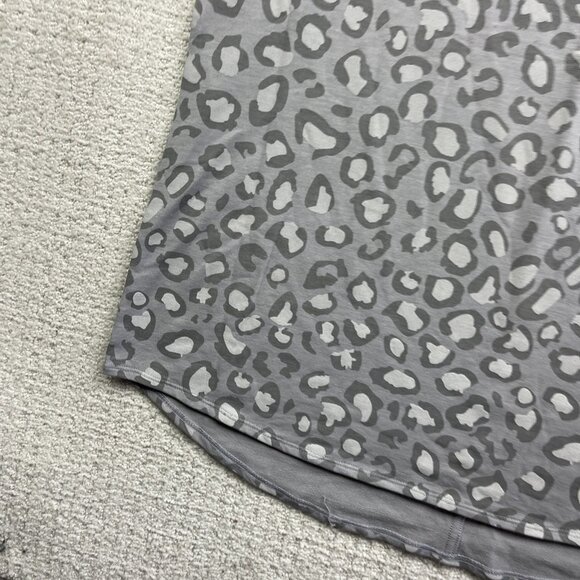 Tuff Athletics Women's XXL Grey Workout Tee Leopard Camo AOP Short Sleeve - Picture 5 of 14